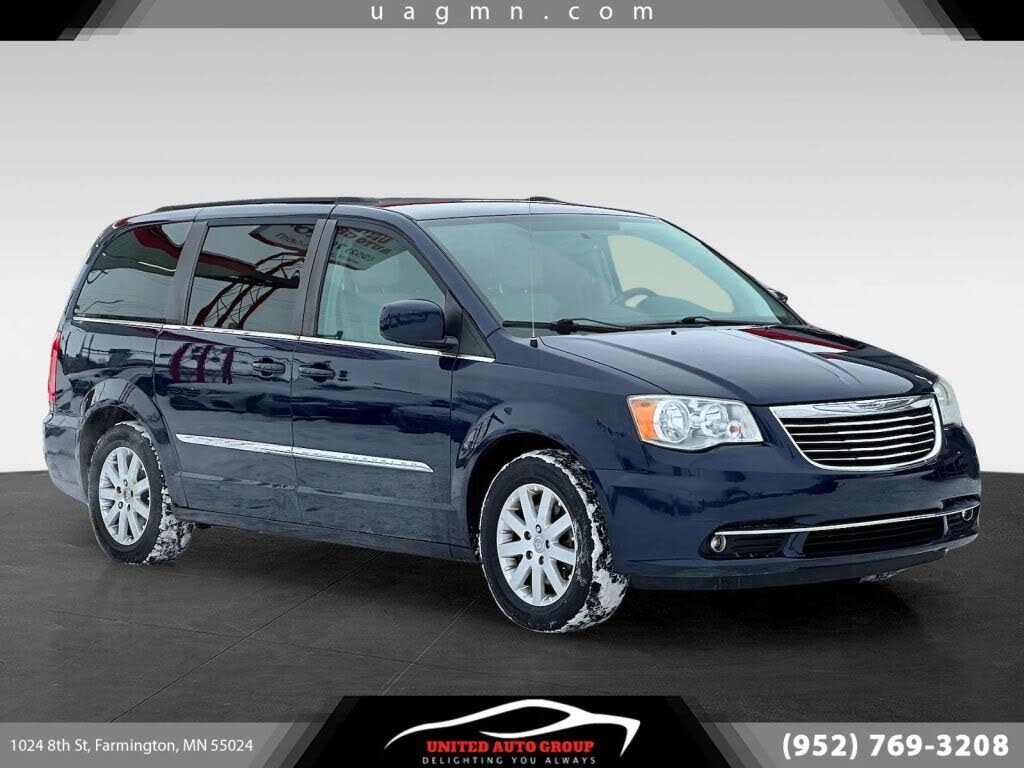2012 Chrysler Town & Country Touring FWD