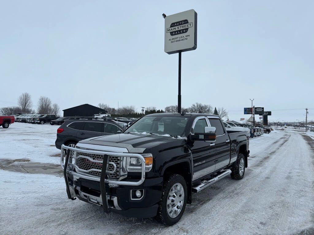 2017 GMC Sierra 2500HD Denali Crew Cab SB 4WD