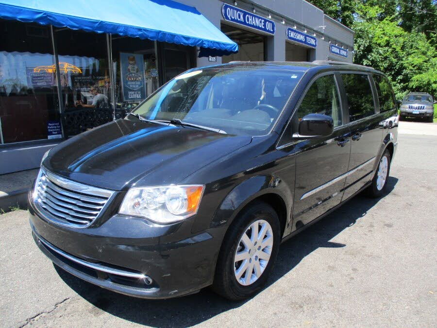 2016 Chrysler Town & Country Touring FWD