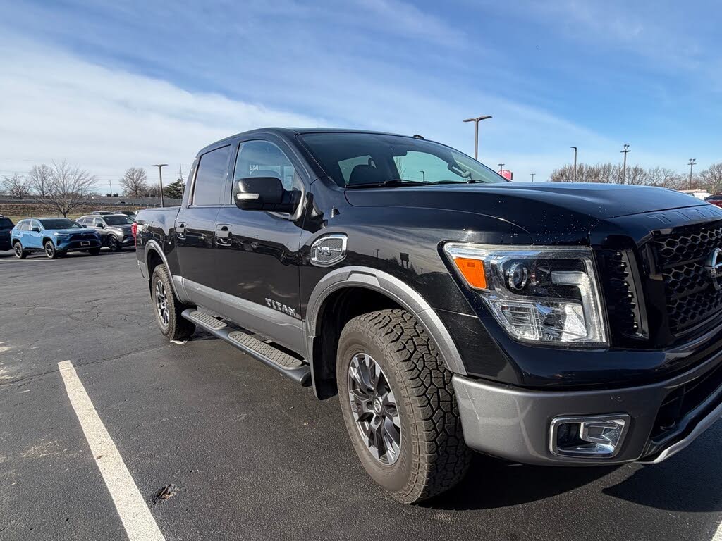 2017 Nissan Titan PRO-4X Crew Cab 4WD