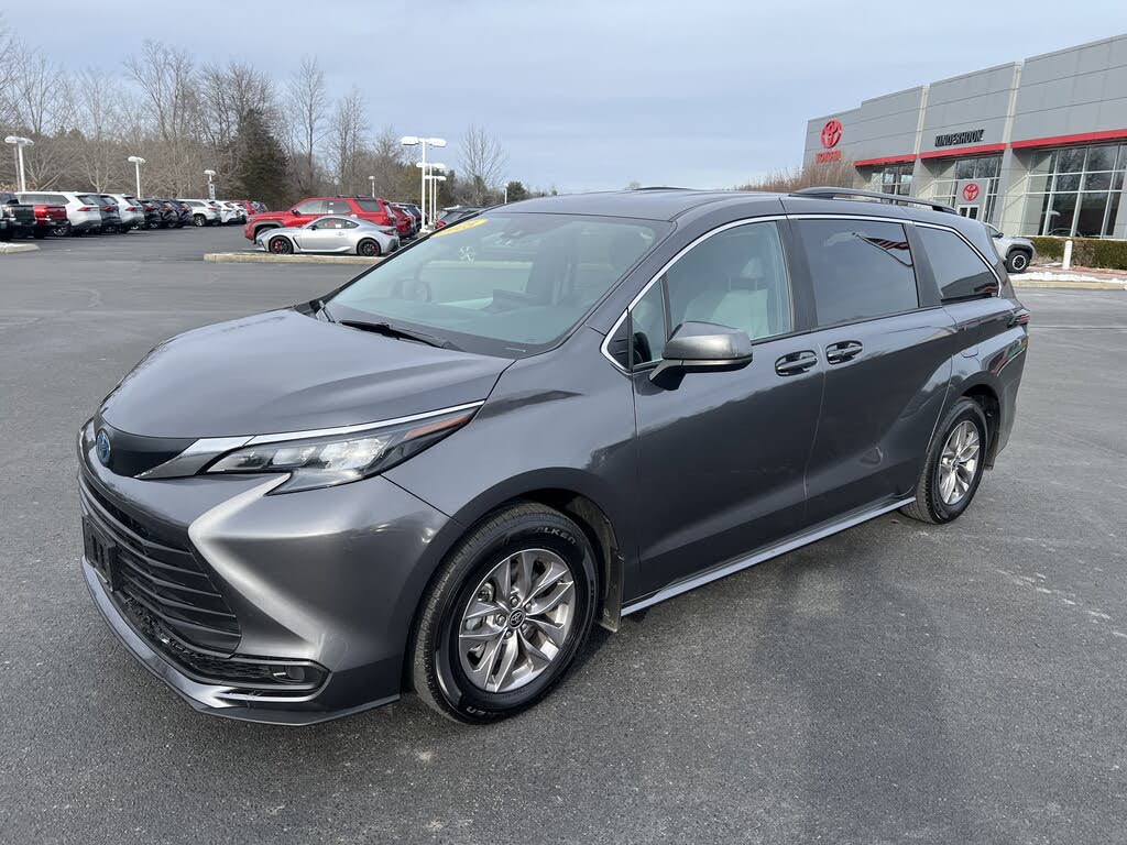 2025 Toyota Sienna LE 8-Passenger AWD