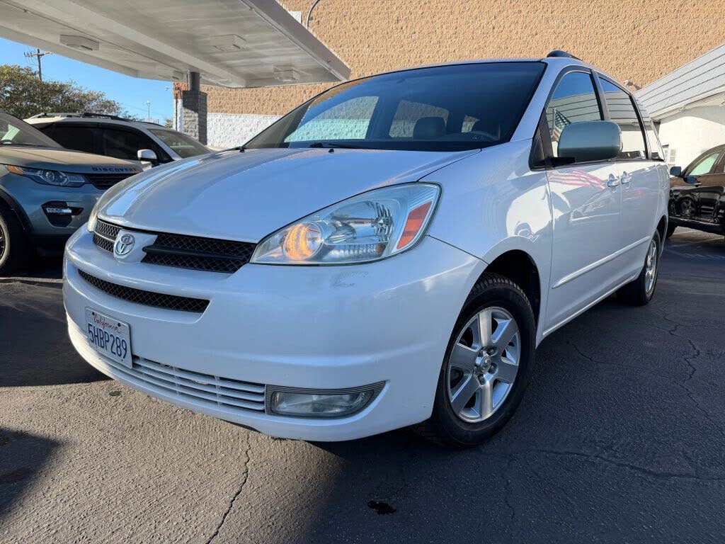 2004 Toyota Sienna 4 Dr XLE Passenger Van
