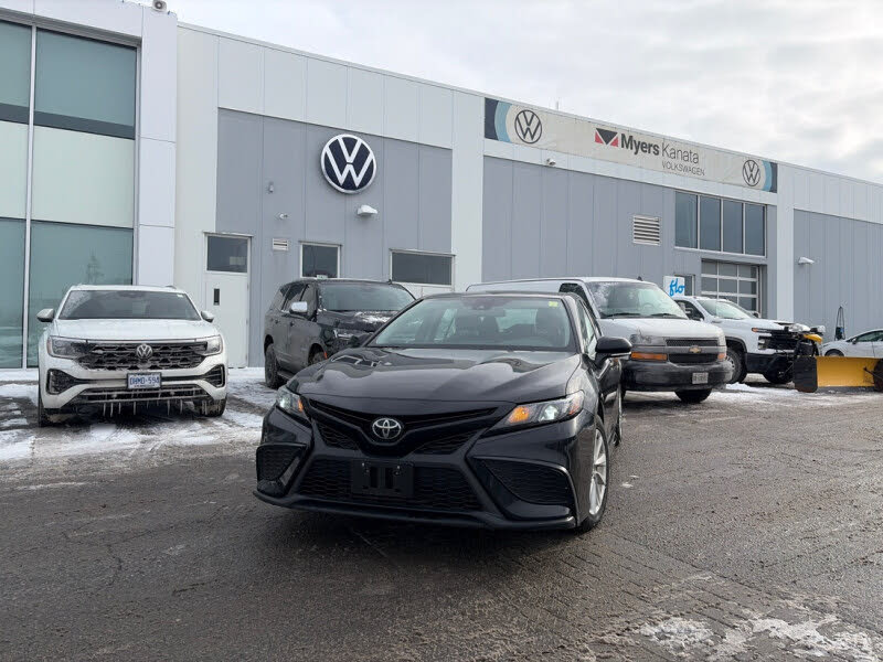 Toyota Camry SE FWD 2024