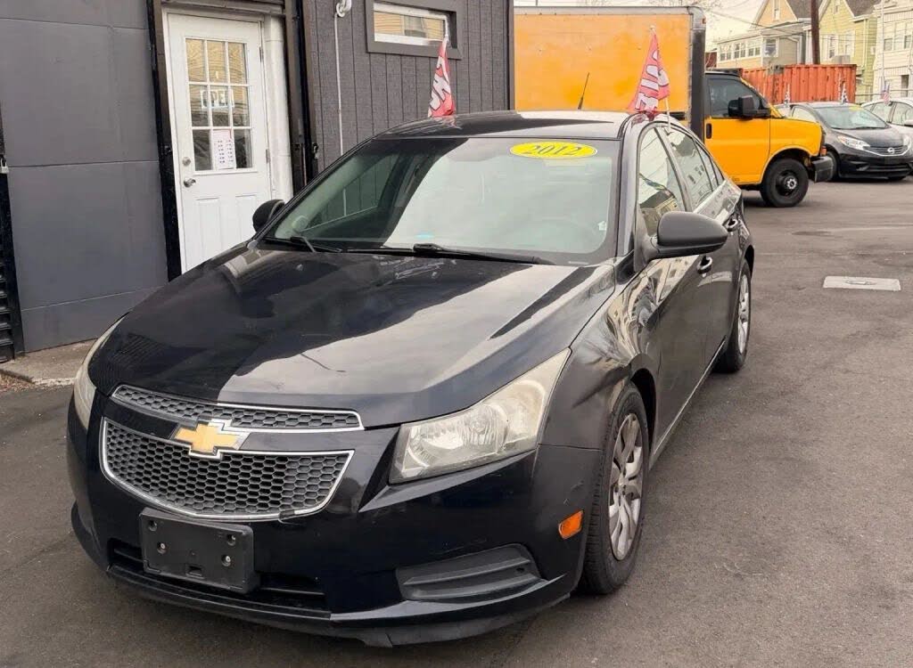 2012 Chevrolet Cruze LS Sedan FWD
