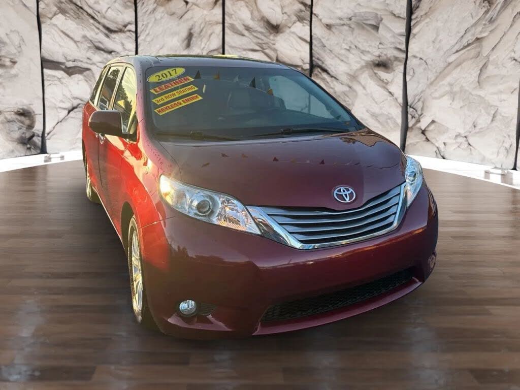 2017 Toyota Sienna XLE Premium 8-Passenger FWD