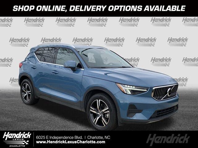 2025 Volvo XC40 B5 Core Bright Theme AWD