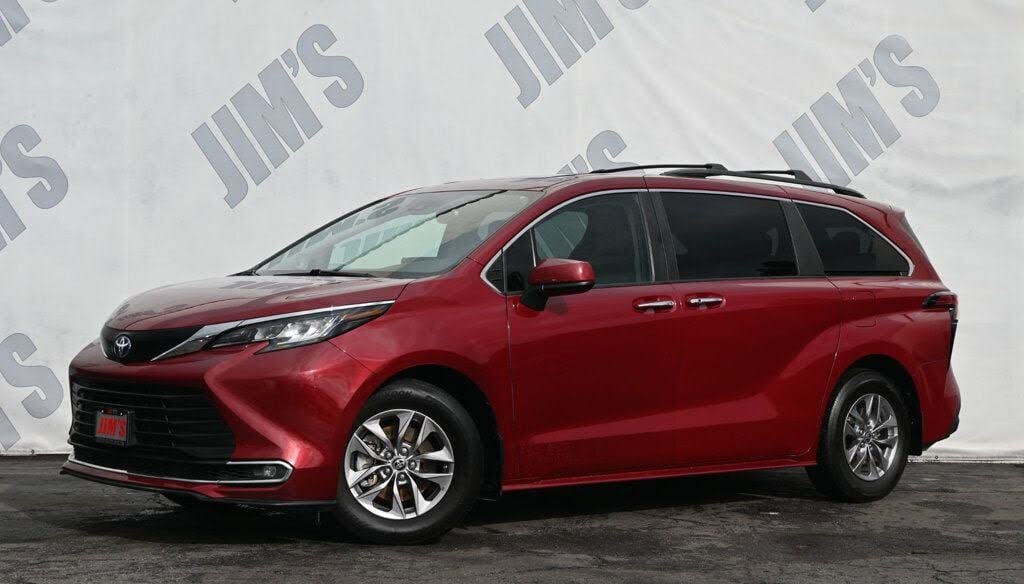 2021 Toyota Sienna XLE 8-Passenger FWD