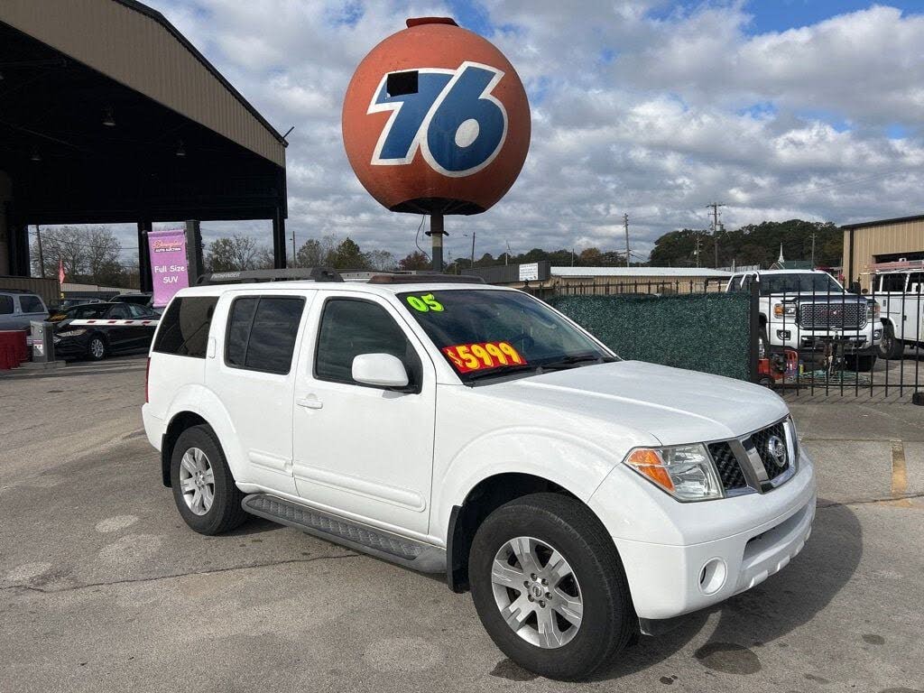 2005 Nissan Pathfinder LE