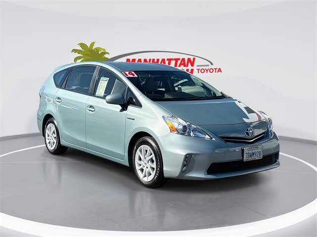 2014 Toyota Prius v Three FWD