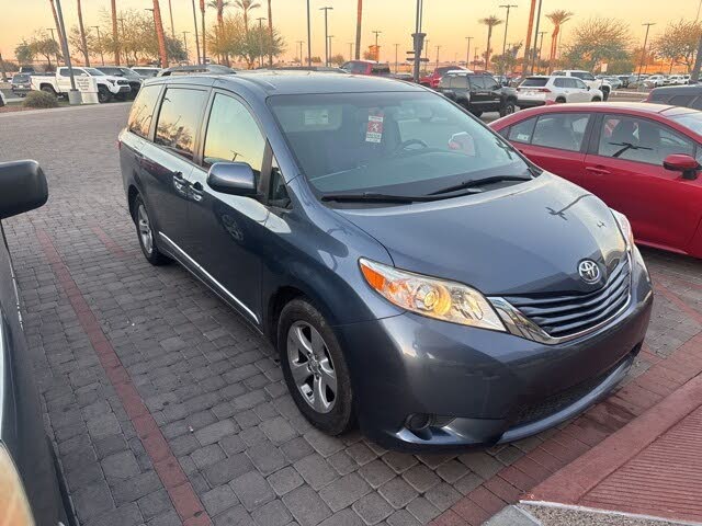 2017 Toyota Sienna LE 7-Passenger Auto Access Seat FWD