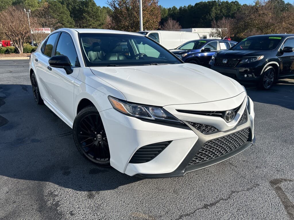 2020 Toyota Camry SE Nightshade FWD