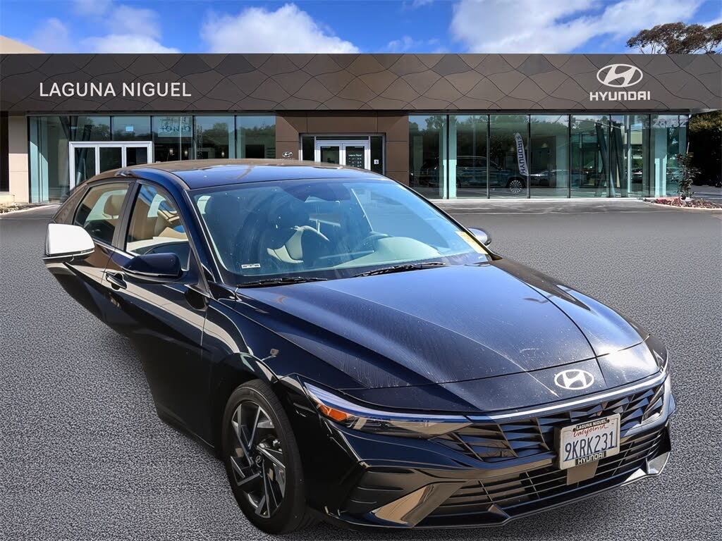 2024 Hyundai Elantra SEL FWD