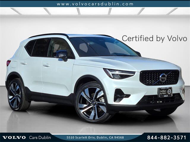 2025 Volvo XC40 B5 Plus Dark Theme AWD