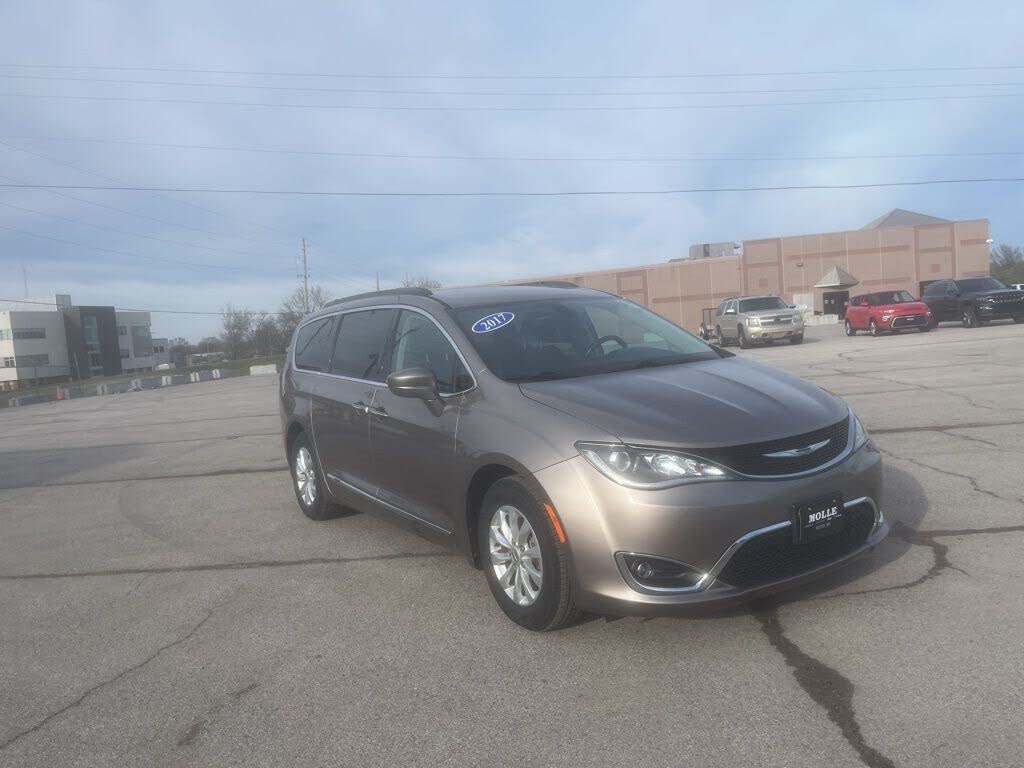 2017 Chrysler Pacifica Touring L FWD