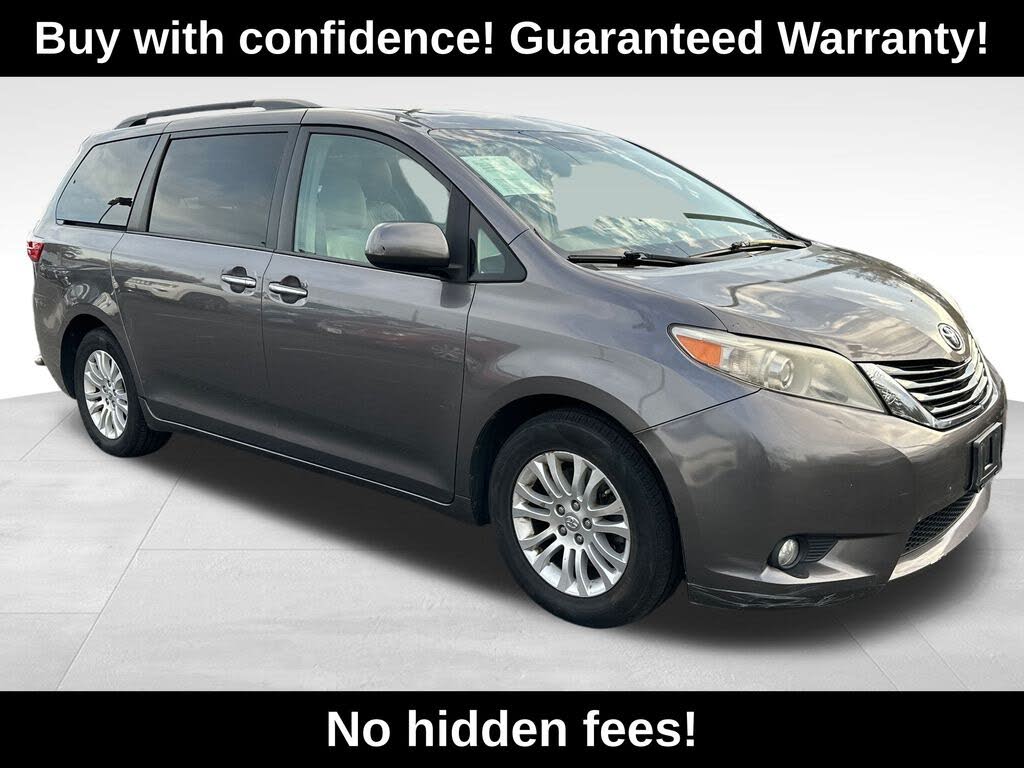 2017 Toyota Sienna XLE 7-Passenger Auto Access Seat FWD