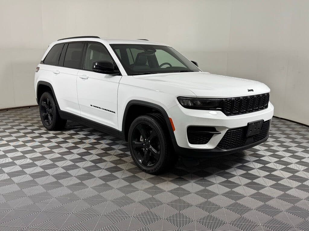 2023 Jeep Grand Cherokee Altitude 4WD