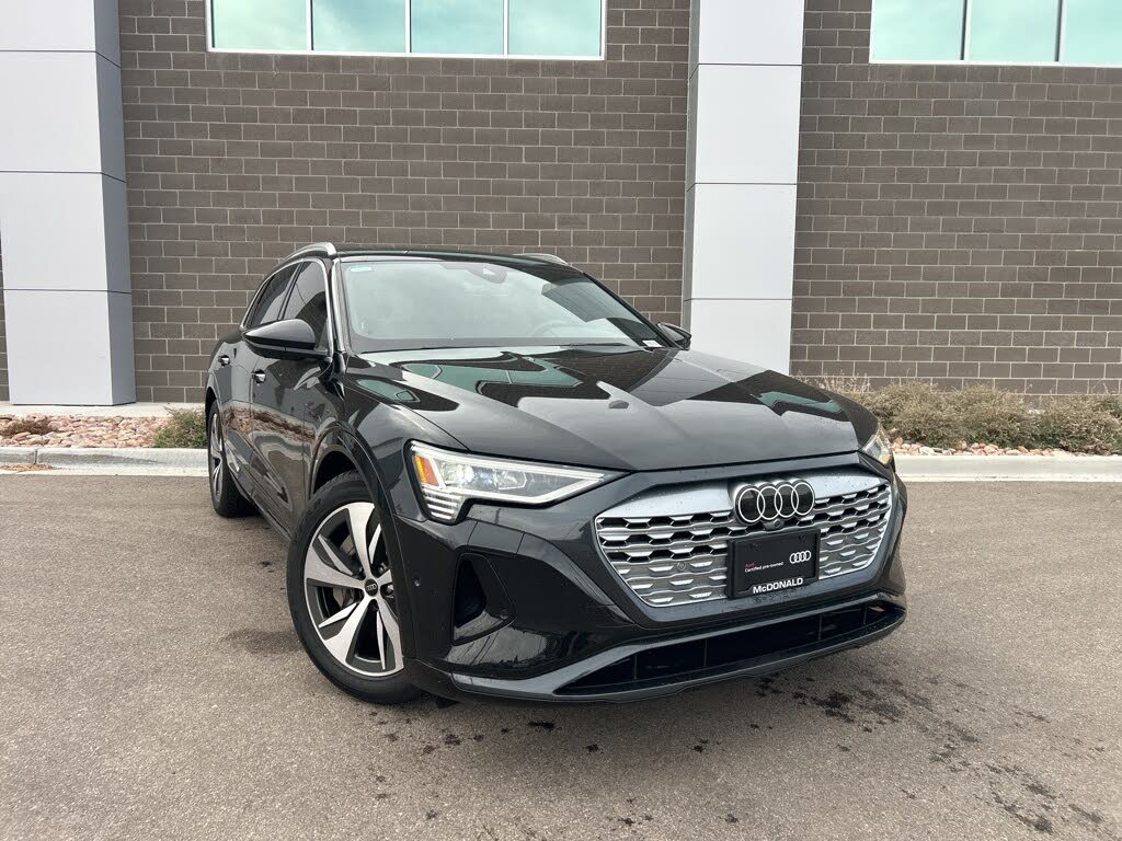 2024 Audi Q8 e-tron quattro Premium Plus AWD