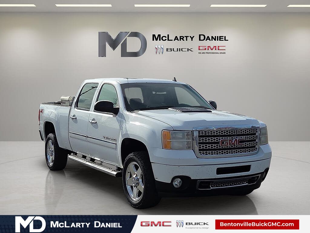2014 GMC Sierra 2500HD Denali Crew Cab SB 4WD