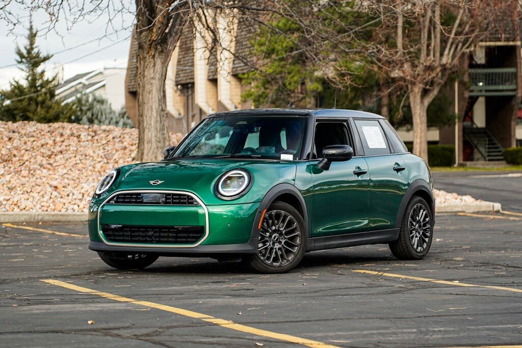 2025 MINI Cooper Signature Trim 4-Door Hatchback FWD