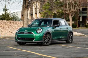 MINI Cooper Signature Trim 4-Door Hatchback FWD