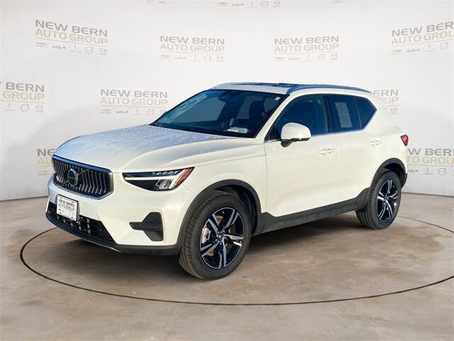 2025 Volvo XC40 B5 Core Bright Theme AWD