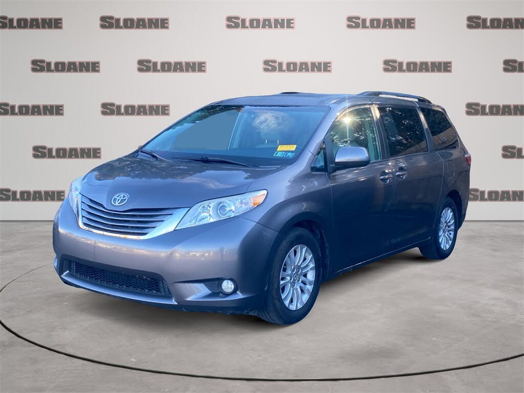 2016 Toyota Sienna XLE 7-Passenger Auto Access Seat