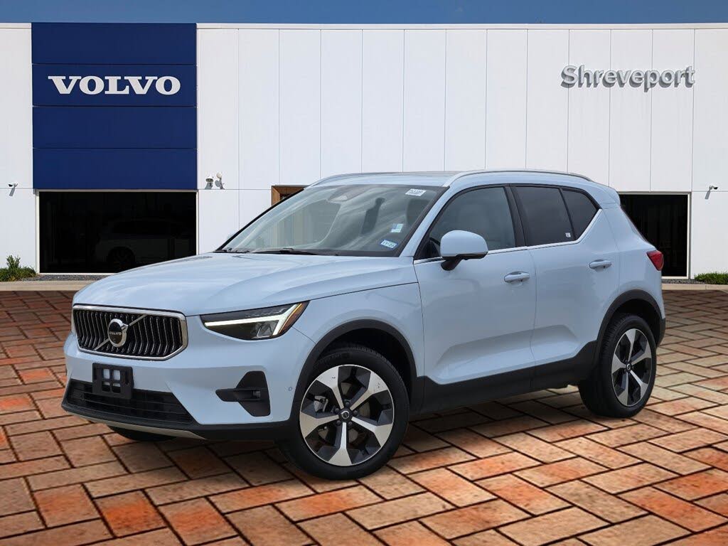 2024 Volvo XC40 B5 Plus Bright Theme AWD