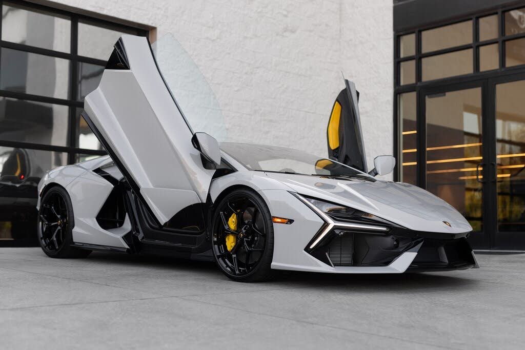 2025 Lamborghini Revuelto AWD