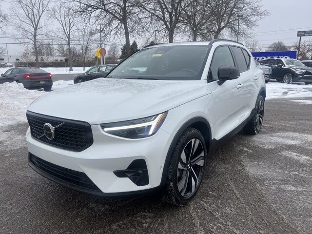 2025 Volvo XC40 B5 Plus Dark Theme AWD