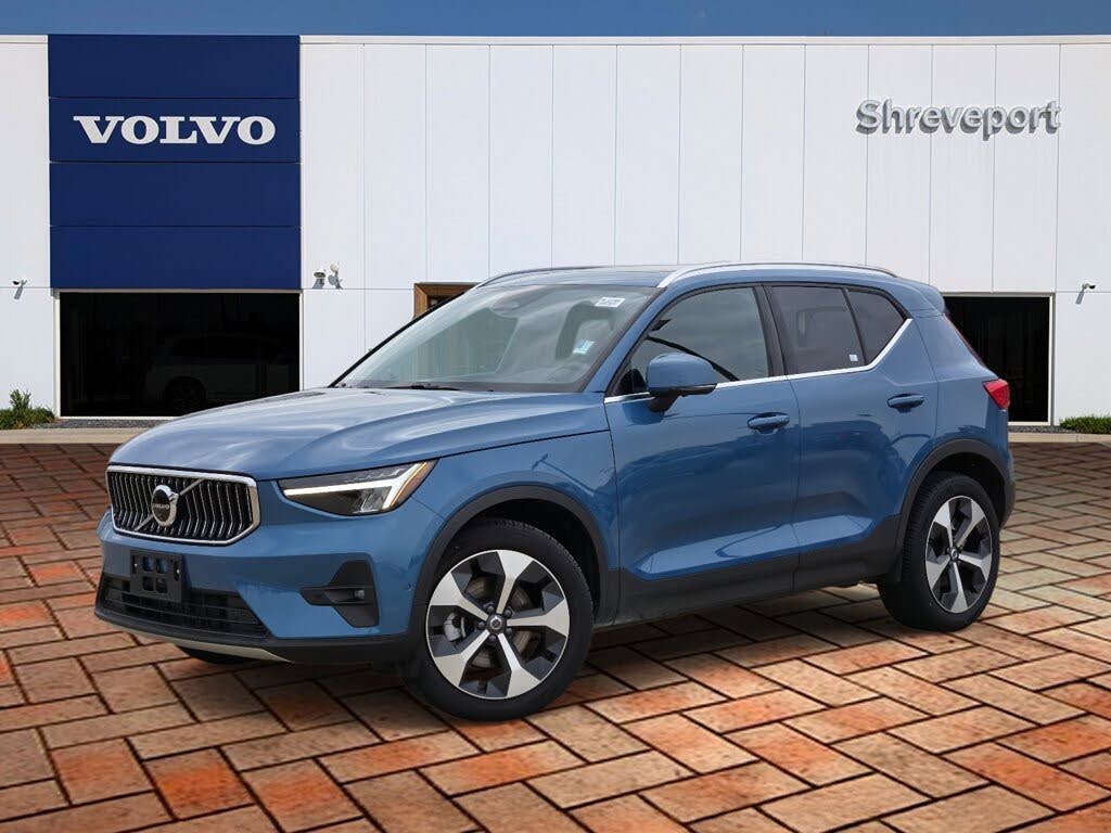 2025 Volvo XC40 B5 Plus Bright Theme AWD