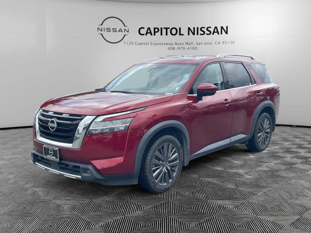 2022 Nissan Pathfinder SL FWD