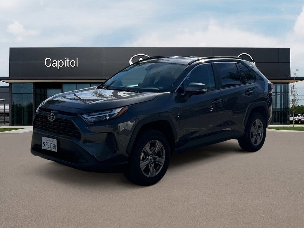 2025 Toyota RAV4 XLE FWD