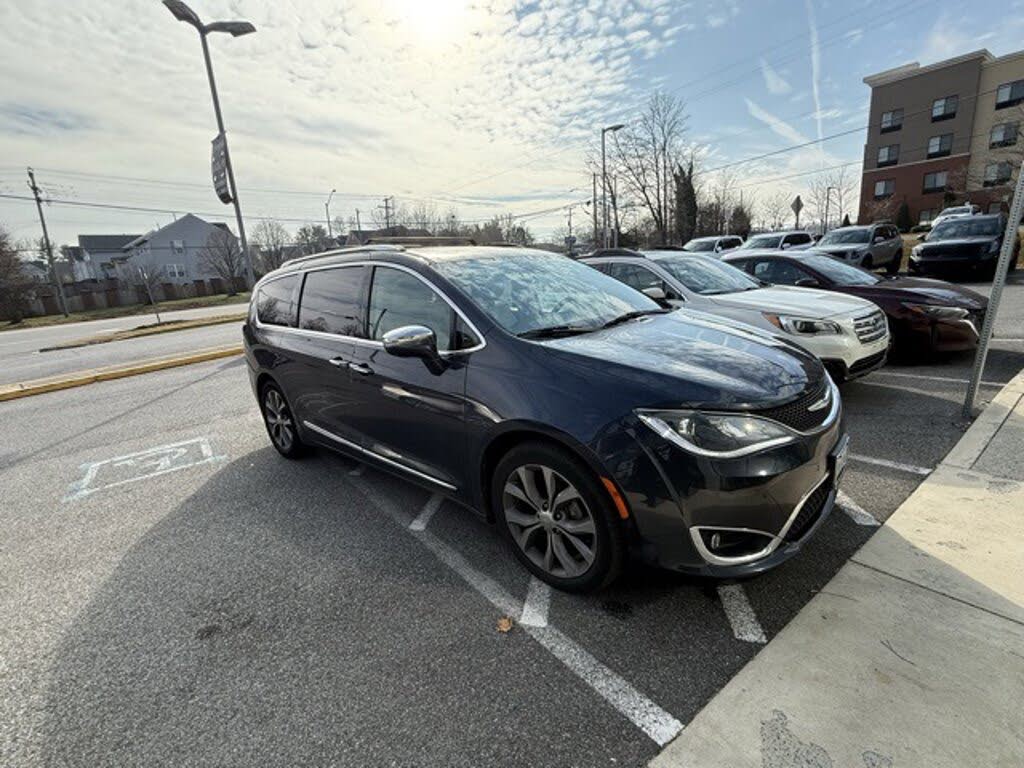 2019 Chrysler Pacifica Limited FWD