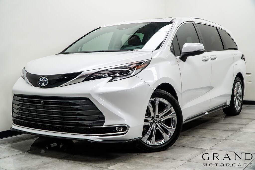 2023 Toyota Sienna Platinum 7-Passenger FWD