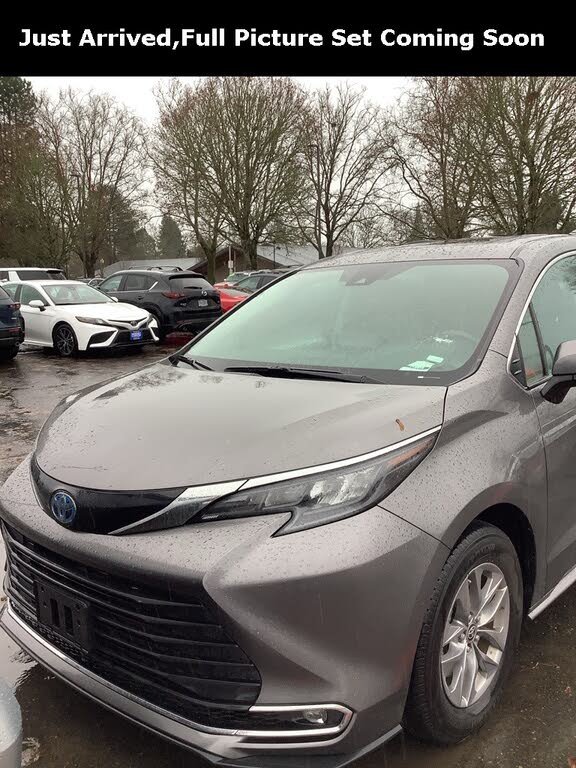 2024 Toyota Sienna XLE 7-Passenger FWD