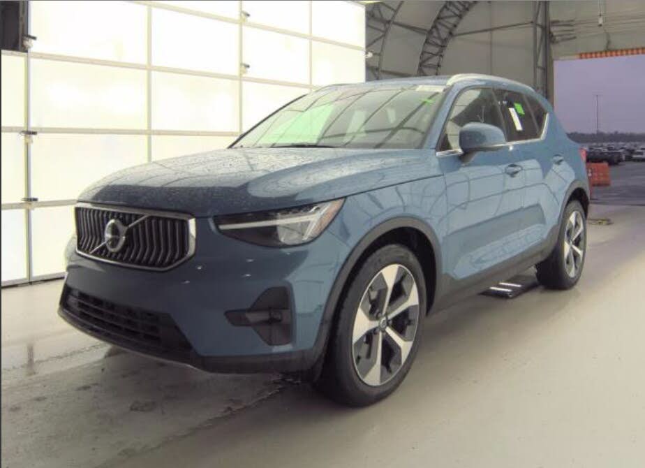 2025 Volvo XC40 B5 Plus Bright Theme AWD