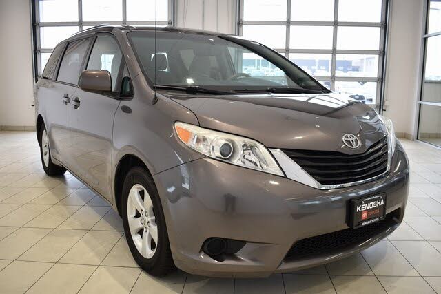2014 Toyota Sienna LE 7-Passenger Auto Access Seat
