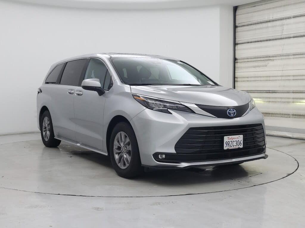 2025 Toyota Sienna XLE 7-Passenger AWD