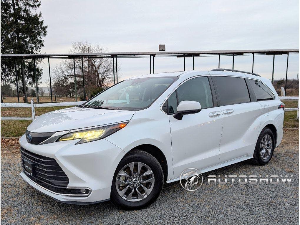 2023 Toyota Sienna XLE 7-Passenger FWD