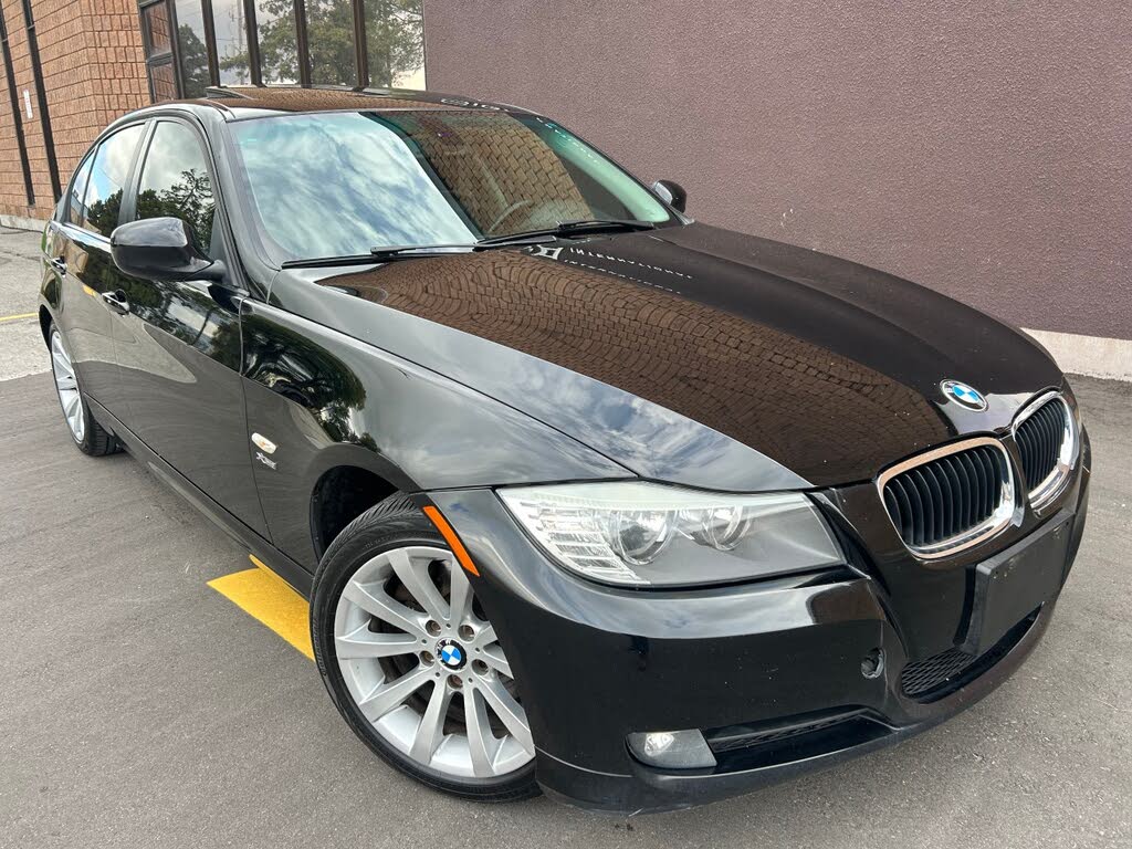 BMW 3 Series 328i xDrive Sedan AWD 2011