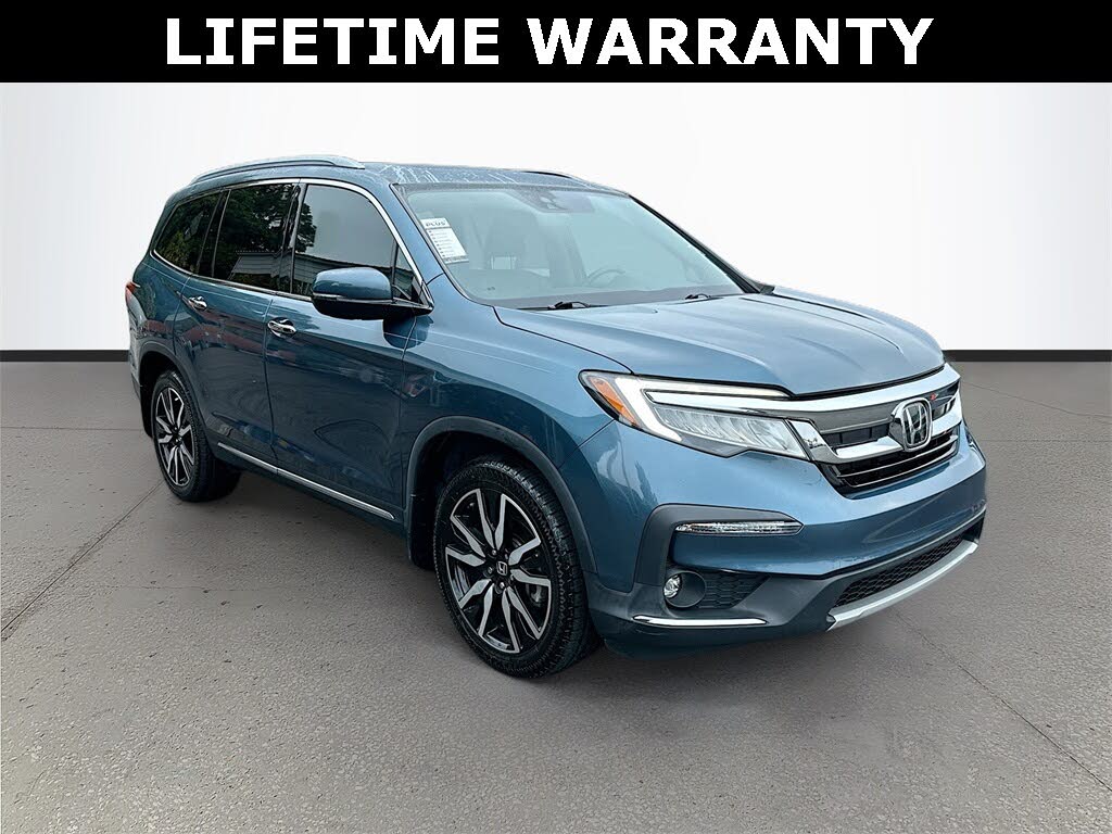 2019 Honda Pilot Touring FWD with Rear Captain's Chairs