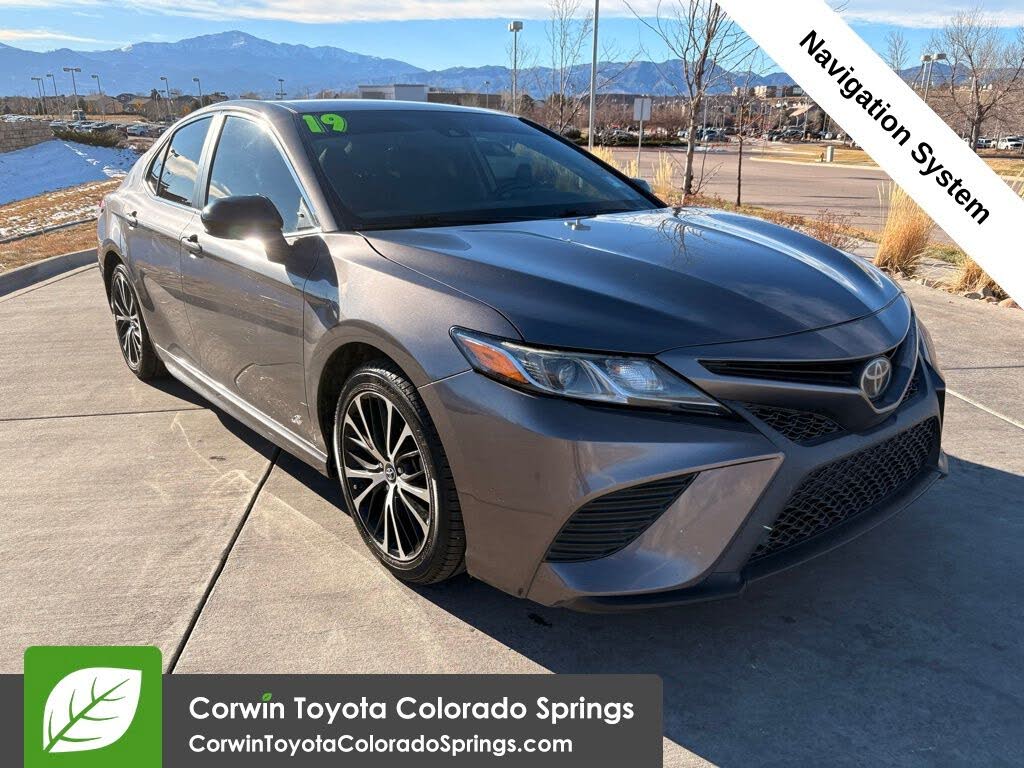 2019 Toyota Camry SE FWD