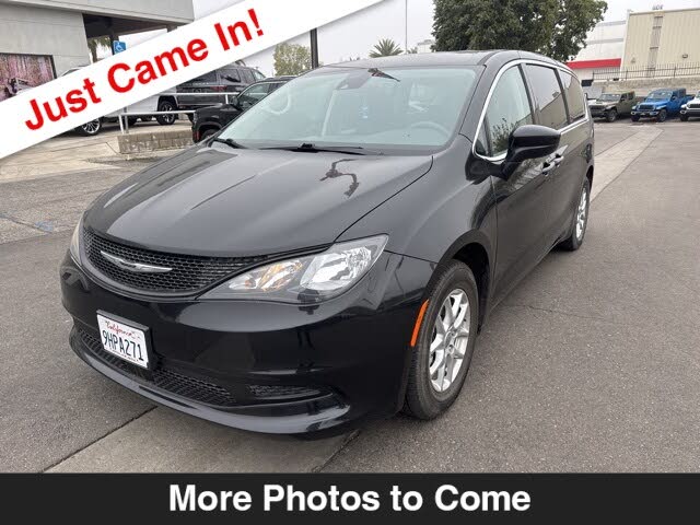 2023 Chrysler Voyager LX FWD