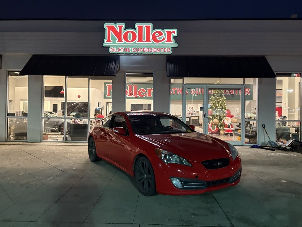 2010 Hyundai Genesis Coupe 3.8 Grand Touring RWD with Navigation