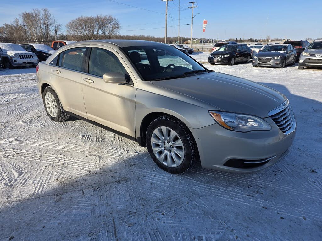 2013 Chrysler 200 LX Sedan FWD