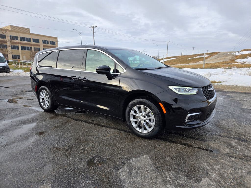 2026 Chrysler Pacifica Select AWD