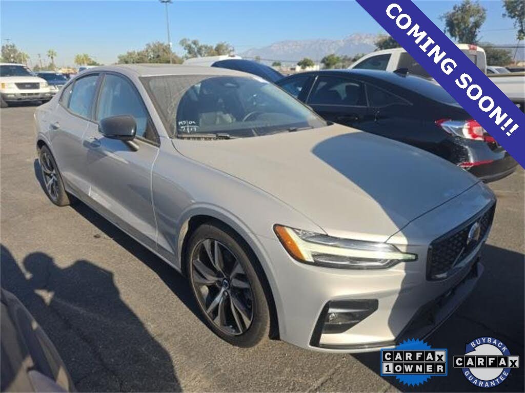 2024 Volvo S60 B5 Core Dark Theme FWD