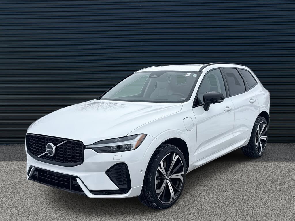 2023 Volvo XC60 Recharge T8 Ultimate Dark Theme eAWD