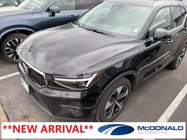 2025 Volvo XC40 B5 Plus Bright Theme AWD