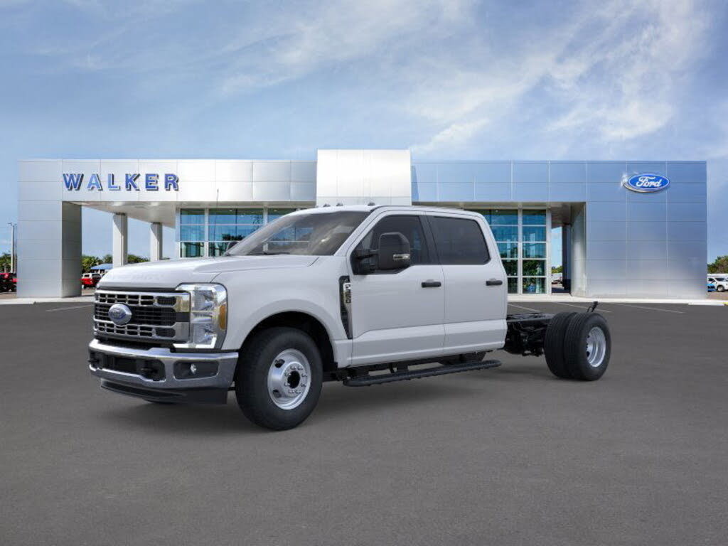 2026 Ford F-350 Super Duty Chassis XL Crew Cab DRW RWD